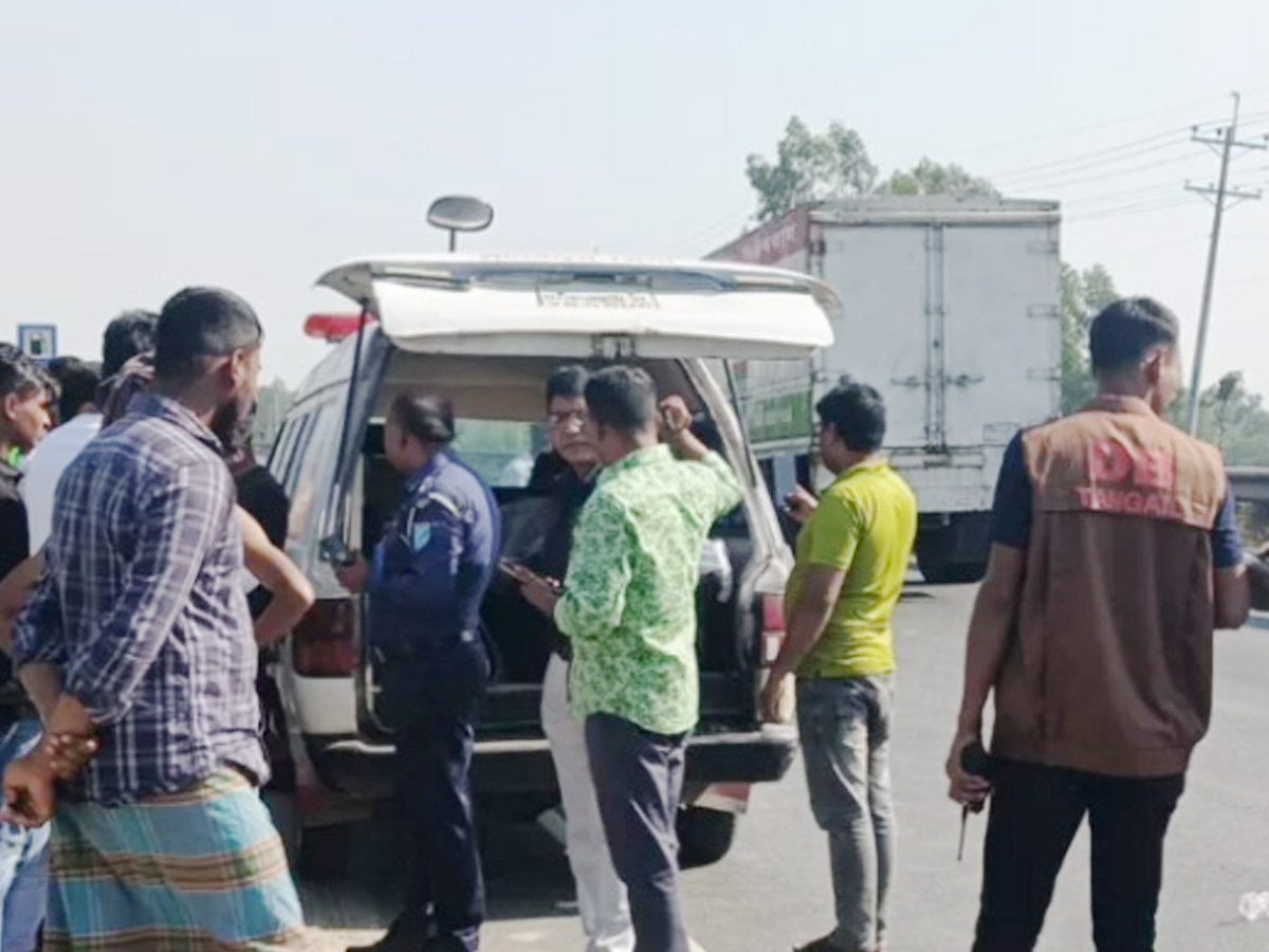 পুলিশ কর্মকর্তাকে পিষে দিল দ্রুতগতির ট্রাক