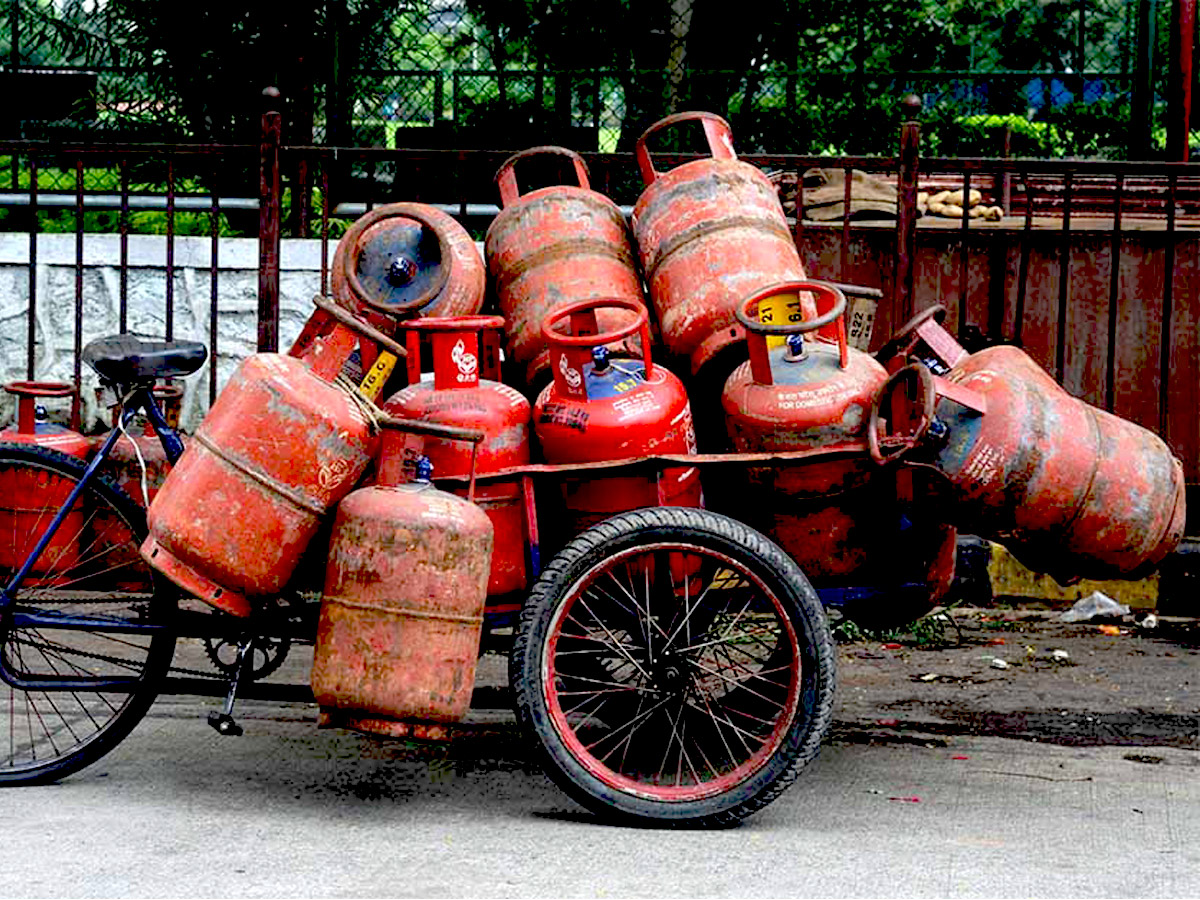 গ্যাস সিলিন্ডারের দুর্ঘটনা এড়াতে ৮ করণীয়