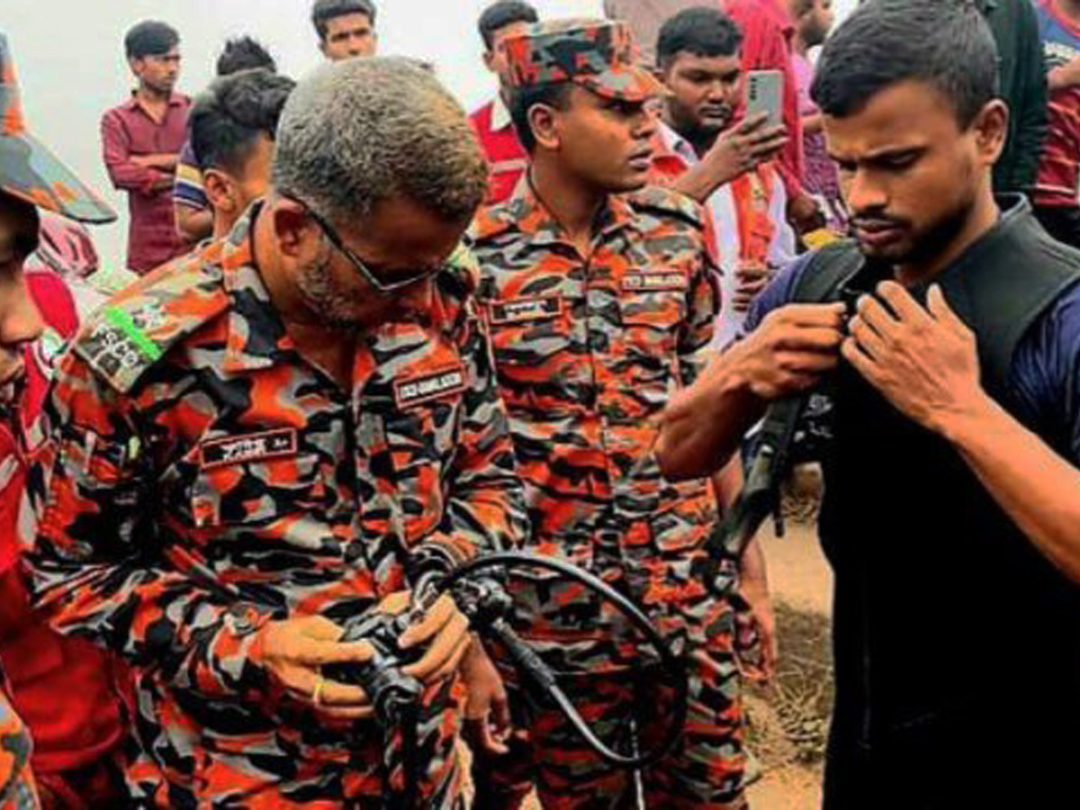 মেঘনায় পর্যটকবাহী ট্রলারডুবিতে ৮ জন নিখোঁজ