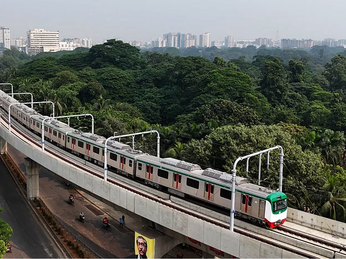 মেট্রোরেল বুধবার থেকে রাত ৯টার পরও চলবে