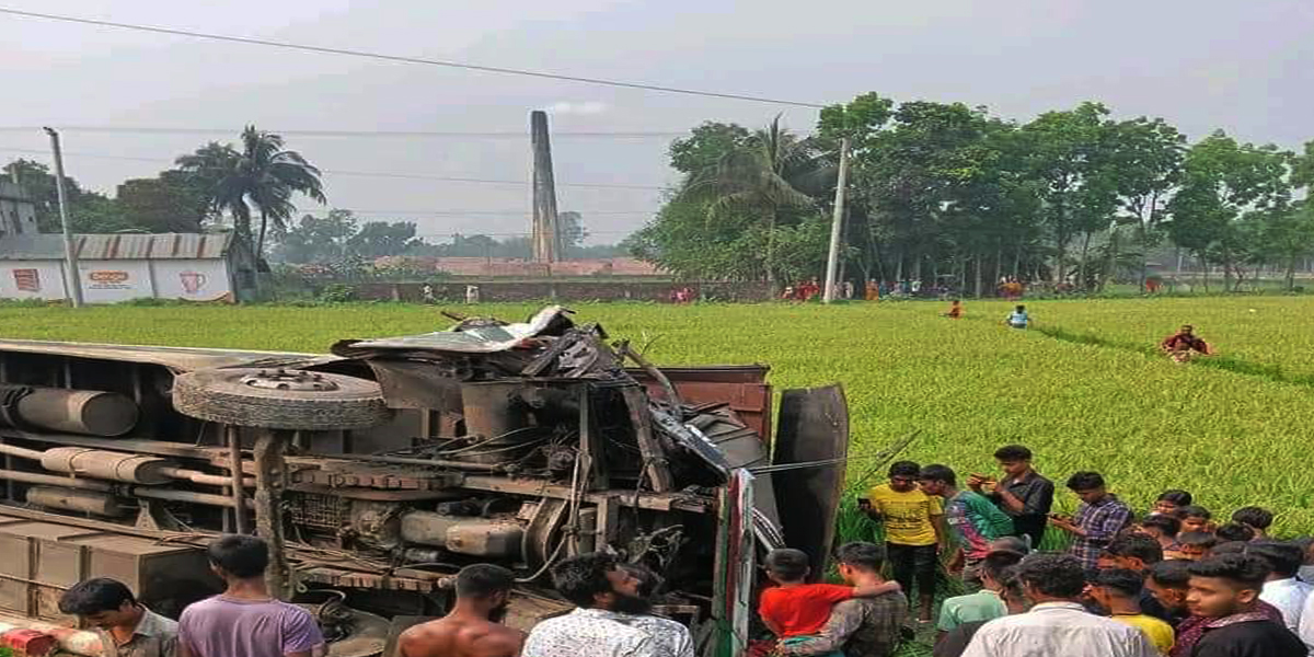 দুই বাসের সংঘর্ষে নারীসহ নিহত ২