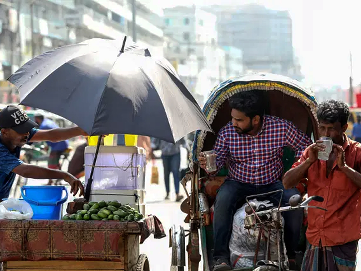 ঢাকাবাসীকে ভোগাচ্ছে  তাপ