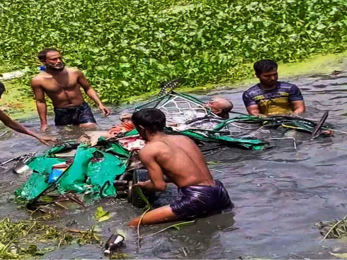 নোয়াখালীতে ট্রাক-সিএনজি সংঘর্ষ, নিহত ৪