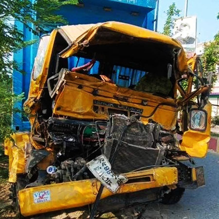 বঙ্গবন্ধু সেতু মহাসড়কে কাভার্ডভ্যান-লরির সংঘর্ষে দুইজন নিহত