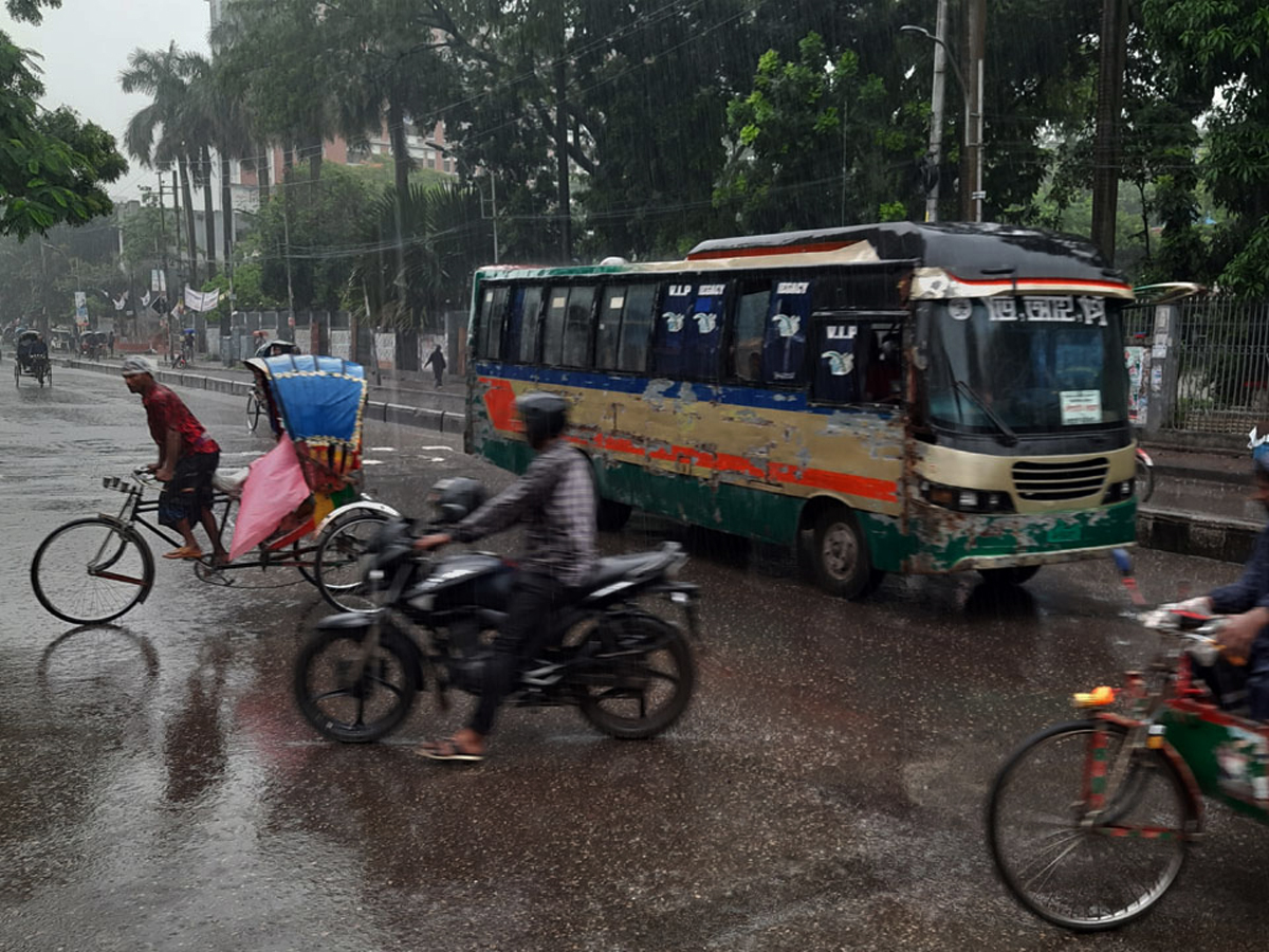 লঘুচাপের প্রভাব : সারা দেশে অব্যাহত থাকবে বৃষ্টিপাত